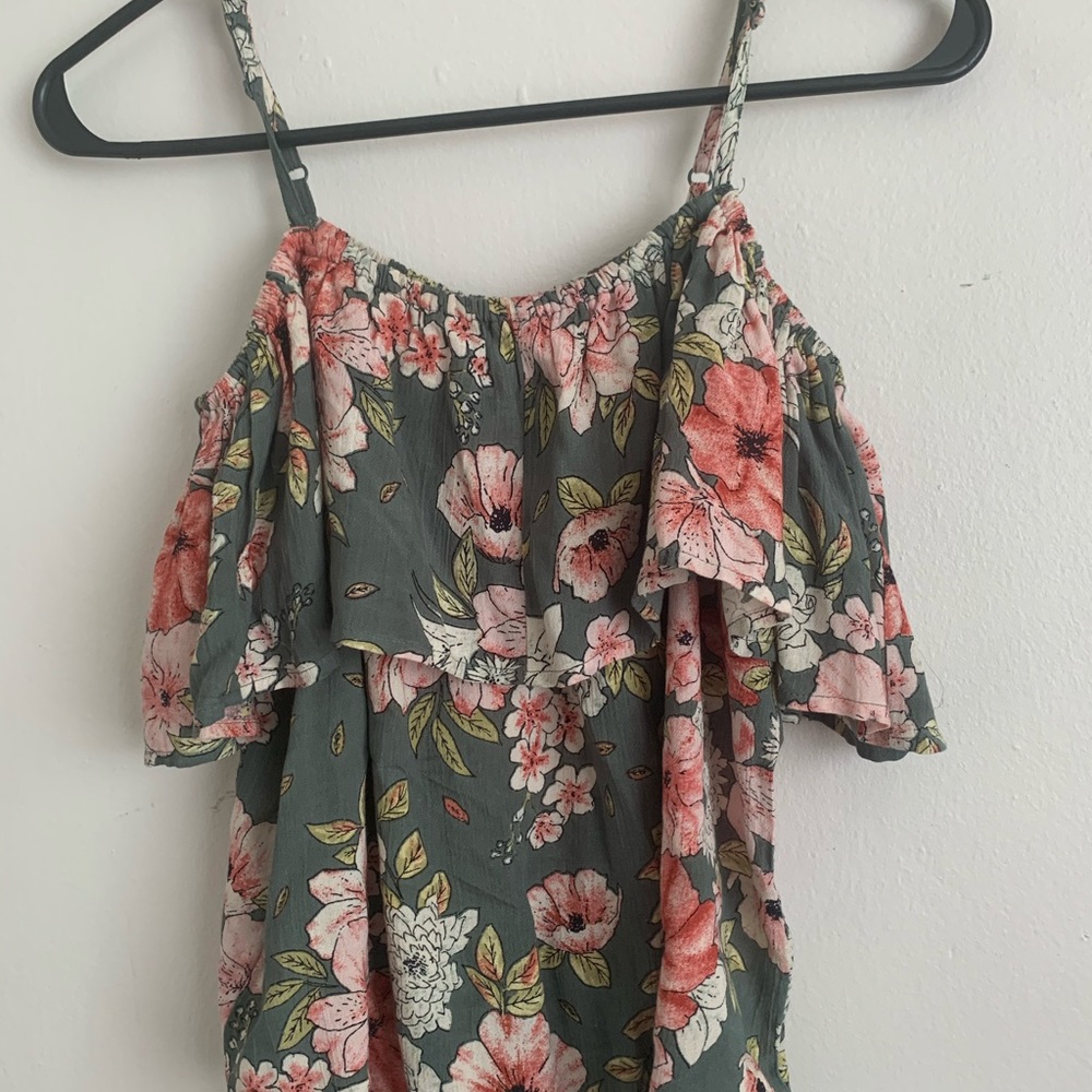 Billabong cold shoulder flowy top.